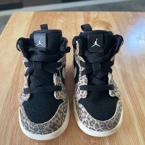 Air Jordan 1 Mid SE GS 'Leopard’ size 5c